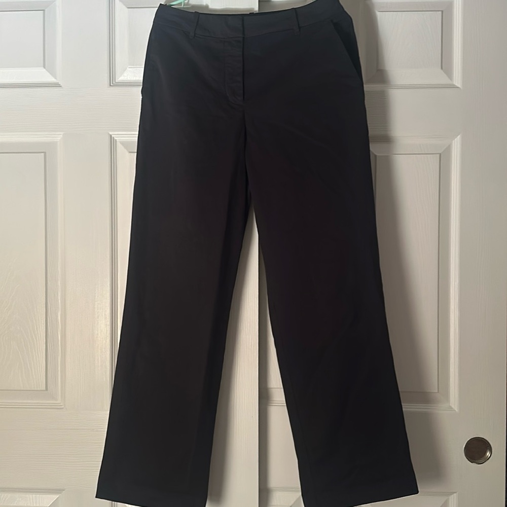Aritzia Wilfred Attens Chino Pant, black color, size 6, runs big. Mid-low rise